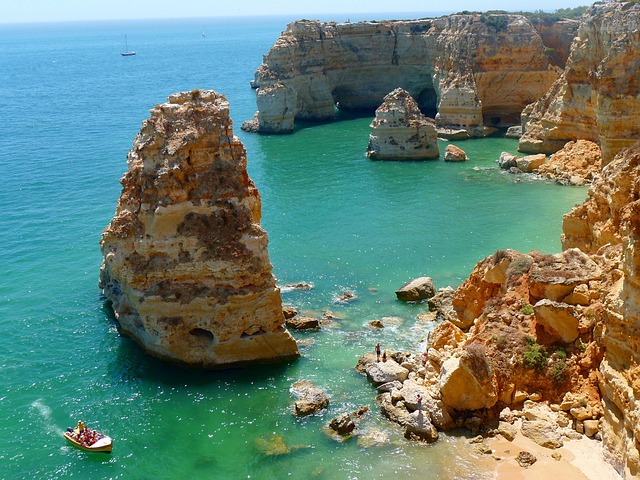 Algarve Hotels Near Beautiful Beaches